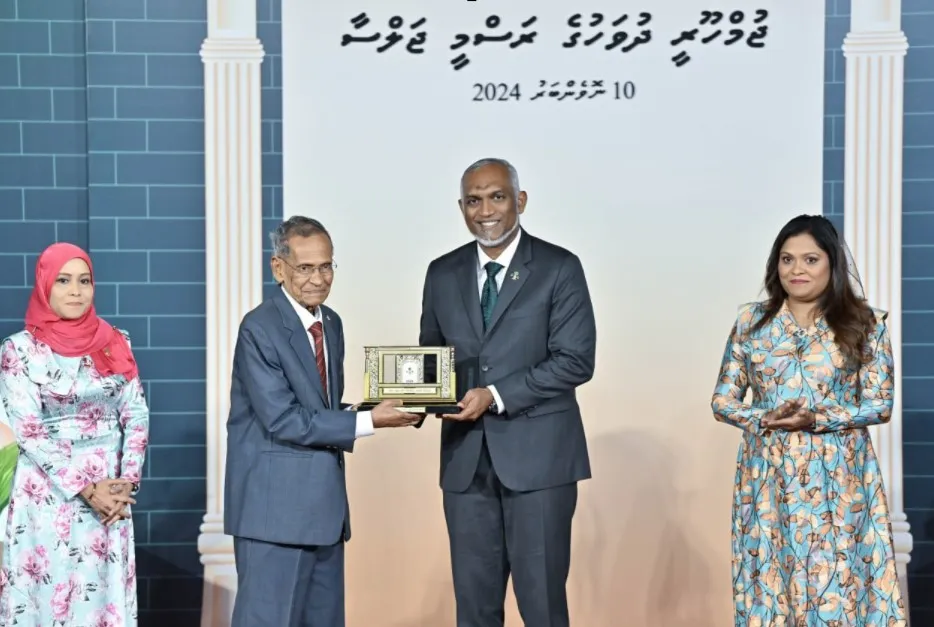 ތައުލީމަށް ހިދުމަތް ކުރެެއްވުމުގެ އެންމެ މަތީ ޝަރަފު ޒާހިރަށް އެރުވުމުގެ ތެރެއިން..