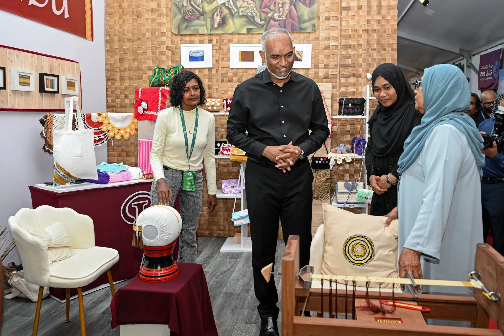 ރައީސް ޑރ.މުއިއްޒު މައުރަޒު ބައްލަވާލައްވަނީ... ފޮޓޯ: ރައީސް އޮފީސް