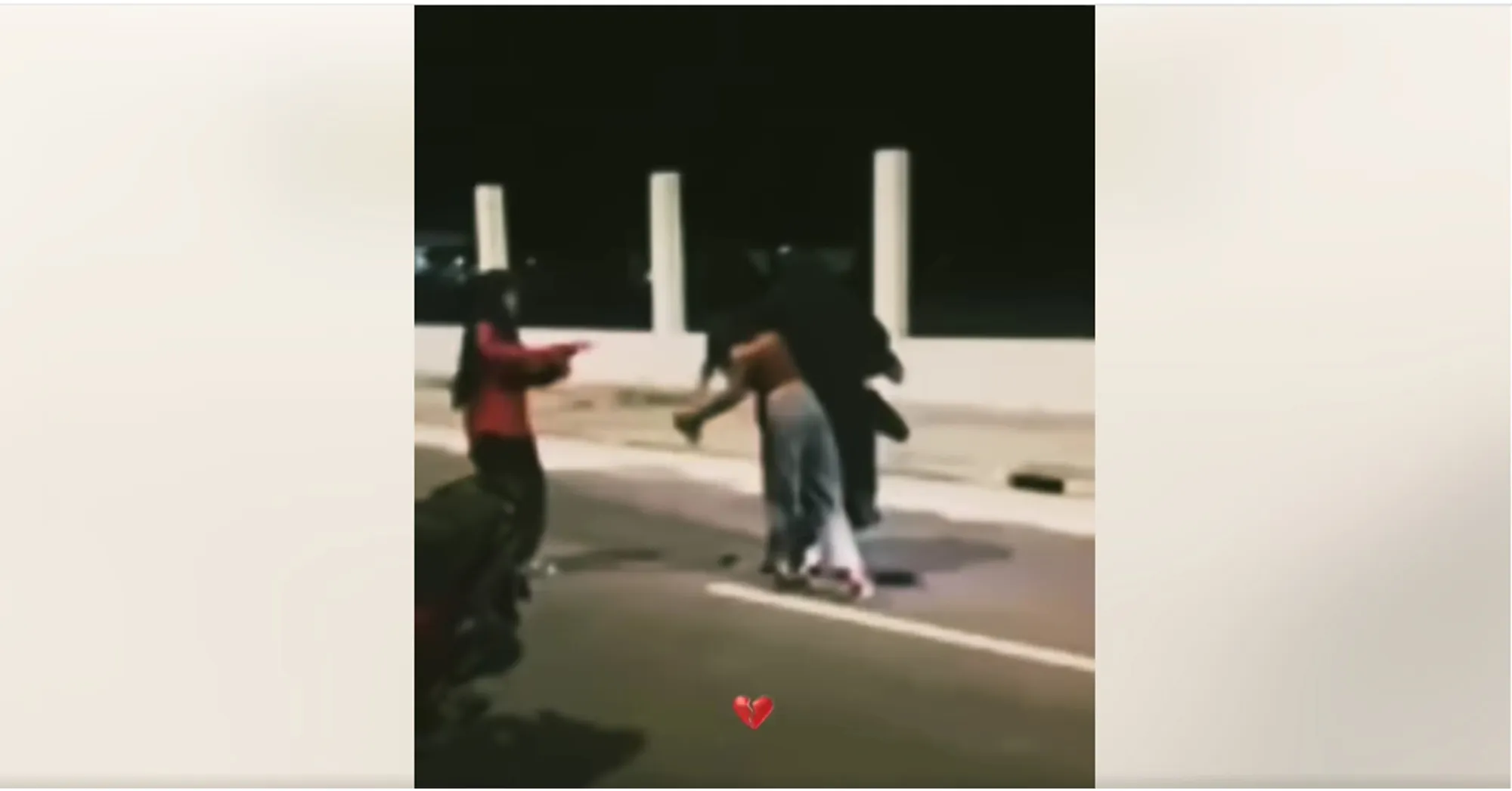 ކަނބުލޮ ފިލްމު ނިންމާލި ވަގުތު ކަނބަލުންގެ މެދުގައި ކުރިމަތިލުމެއް !