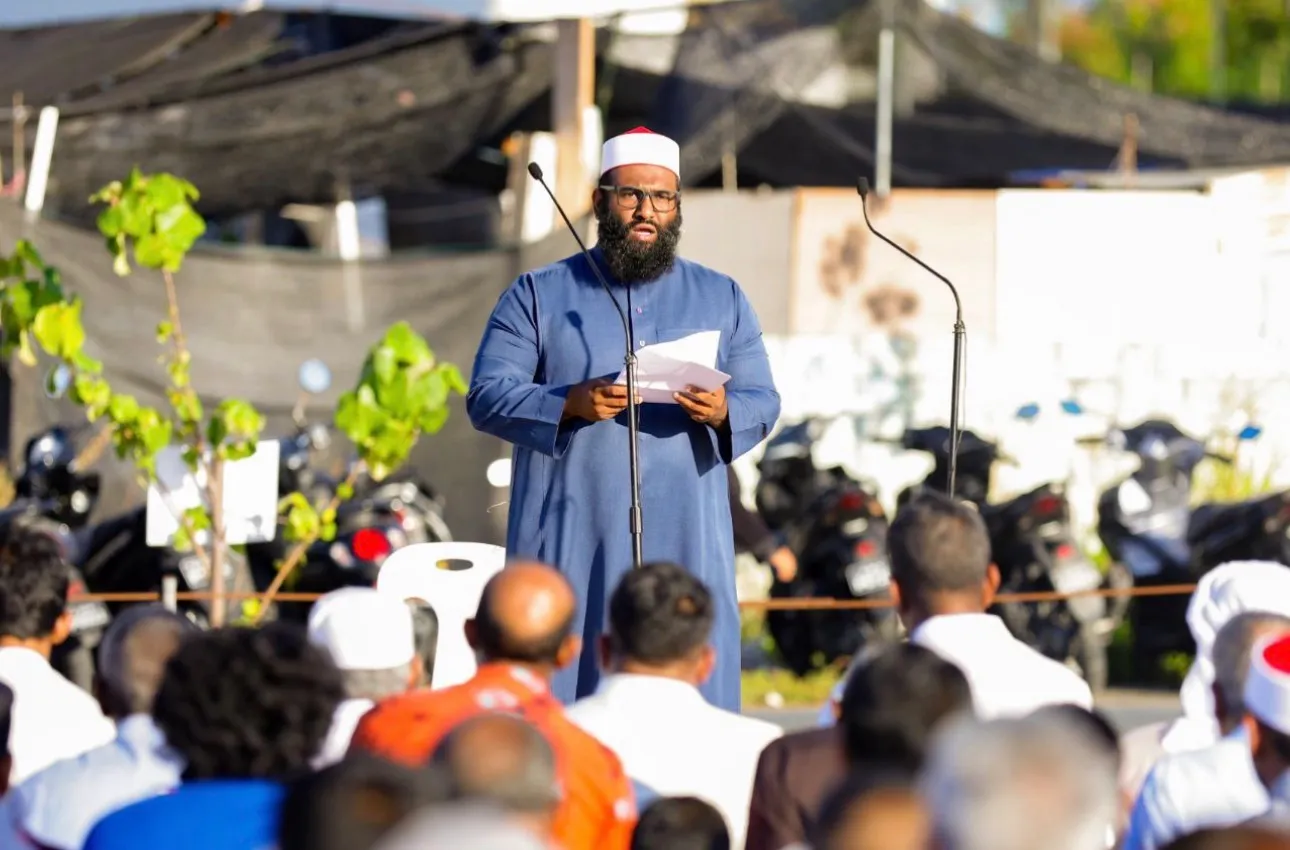 މާލެ ސަރަހައްދުގައި ބޮޑު ޖަމާޢަތުގައި ޢީދު ނަމާދު ކުރަނީ- ފޮޓޯ/ އިސްލާމިކް މިނިސްޓްރީ