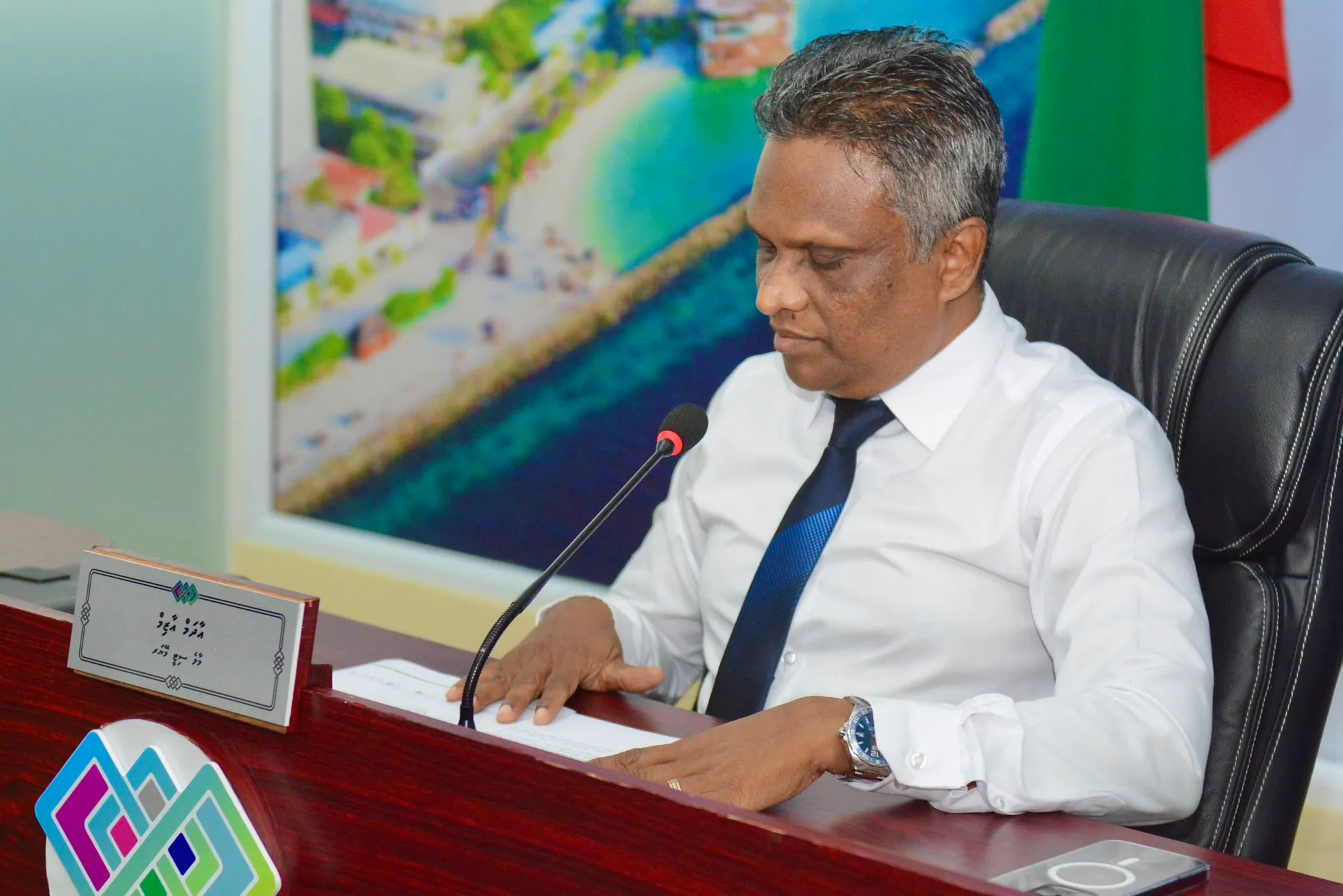 މޭޔަރ އާދަން އާޒިމް