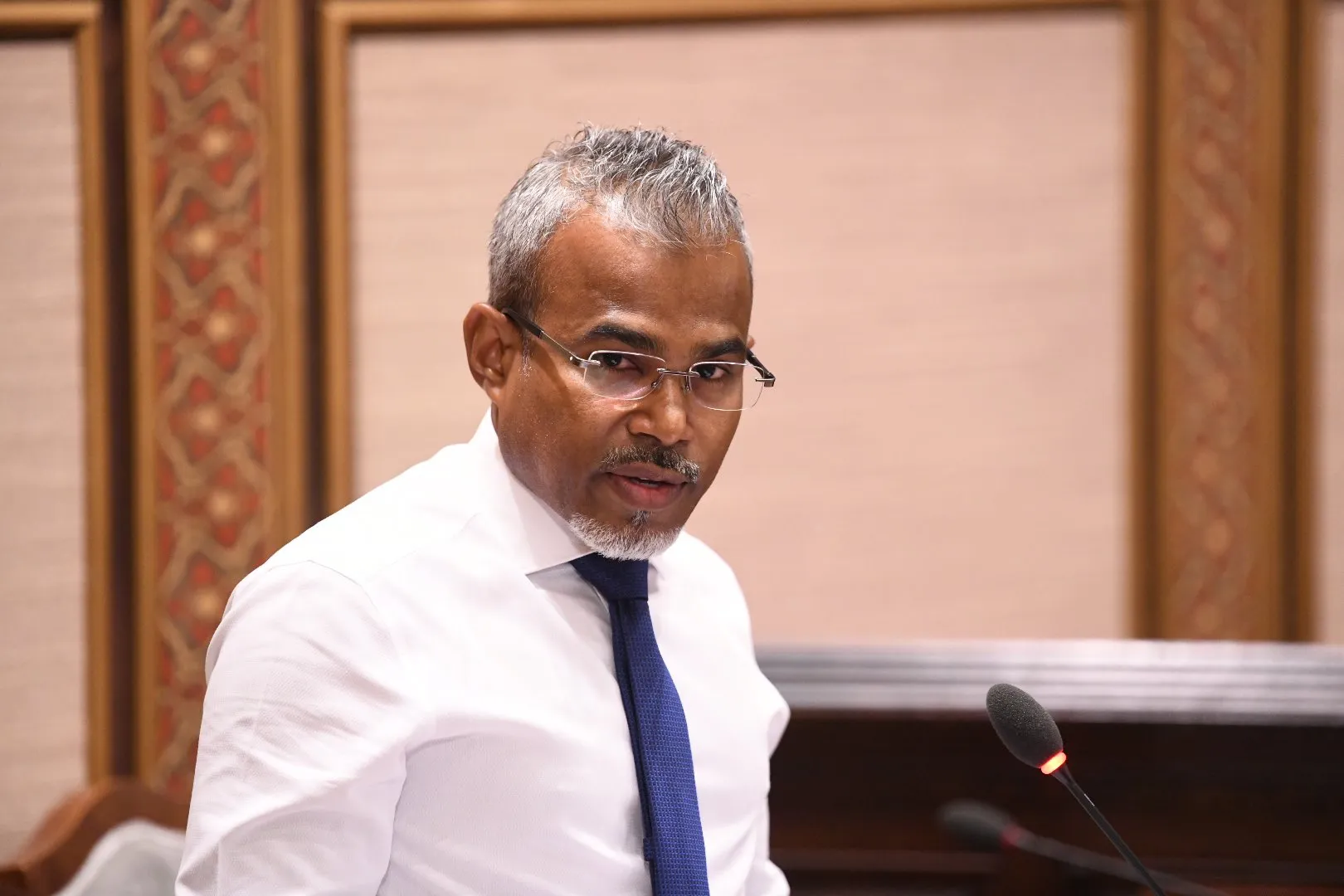 ދެކުނުގެ އީއީޒެޑްގެ މައްސަލައިގައި ކުރީގެ ބަންޑާރަ ނައިބުންގެ އިހުމާލު ވަރަށް ބޮޑު: ރިއްފަތު
