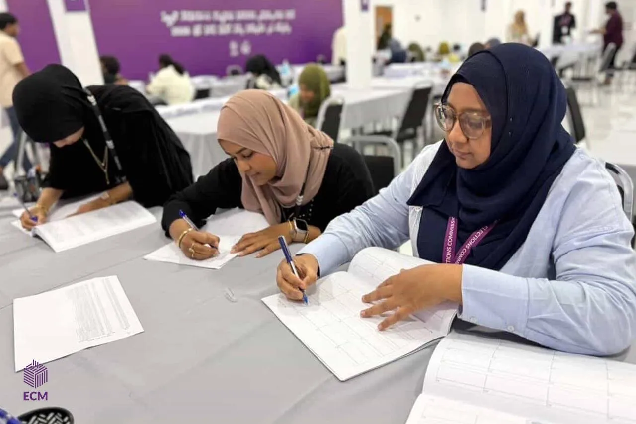 ވޯޓުލެވޭ މީހުންގެ ފައިނަލް ރަޖިސްޓްރީގައި ސޮއިކުރަން ފަށައިފި