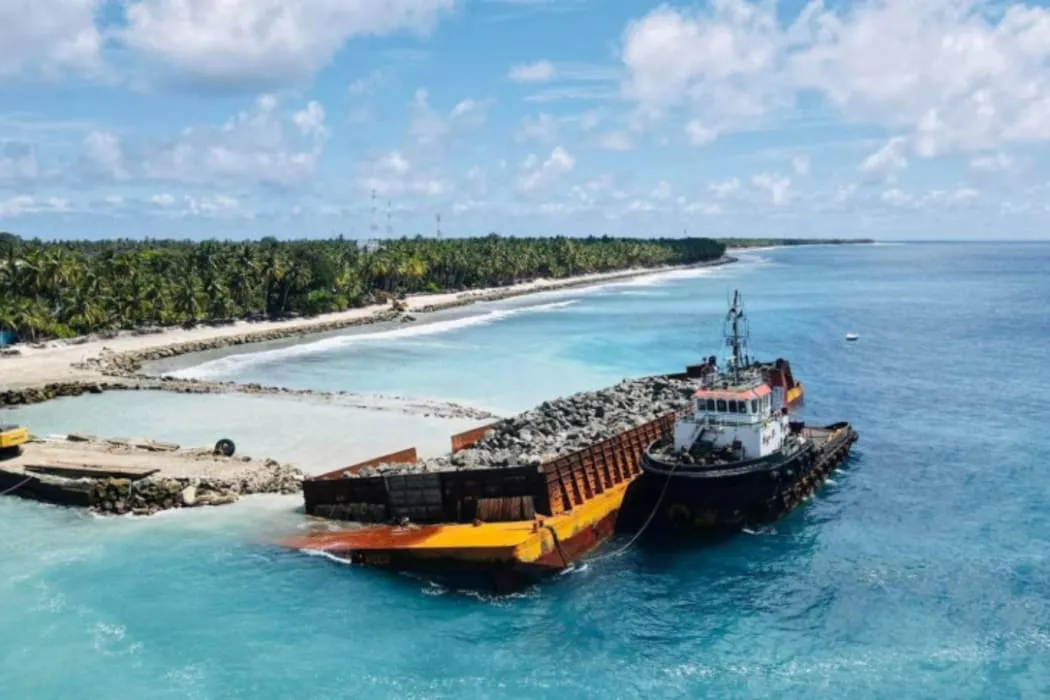 ފުވައްމުލައް ފަރަށް 2023 ވަނަ އަހަރު ބާޖެއް އަރާފައި... ފޮޓޯ: މީސްމީޑިއާ