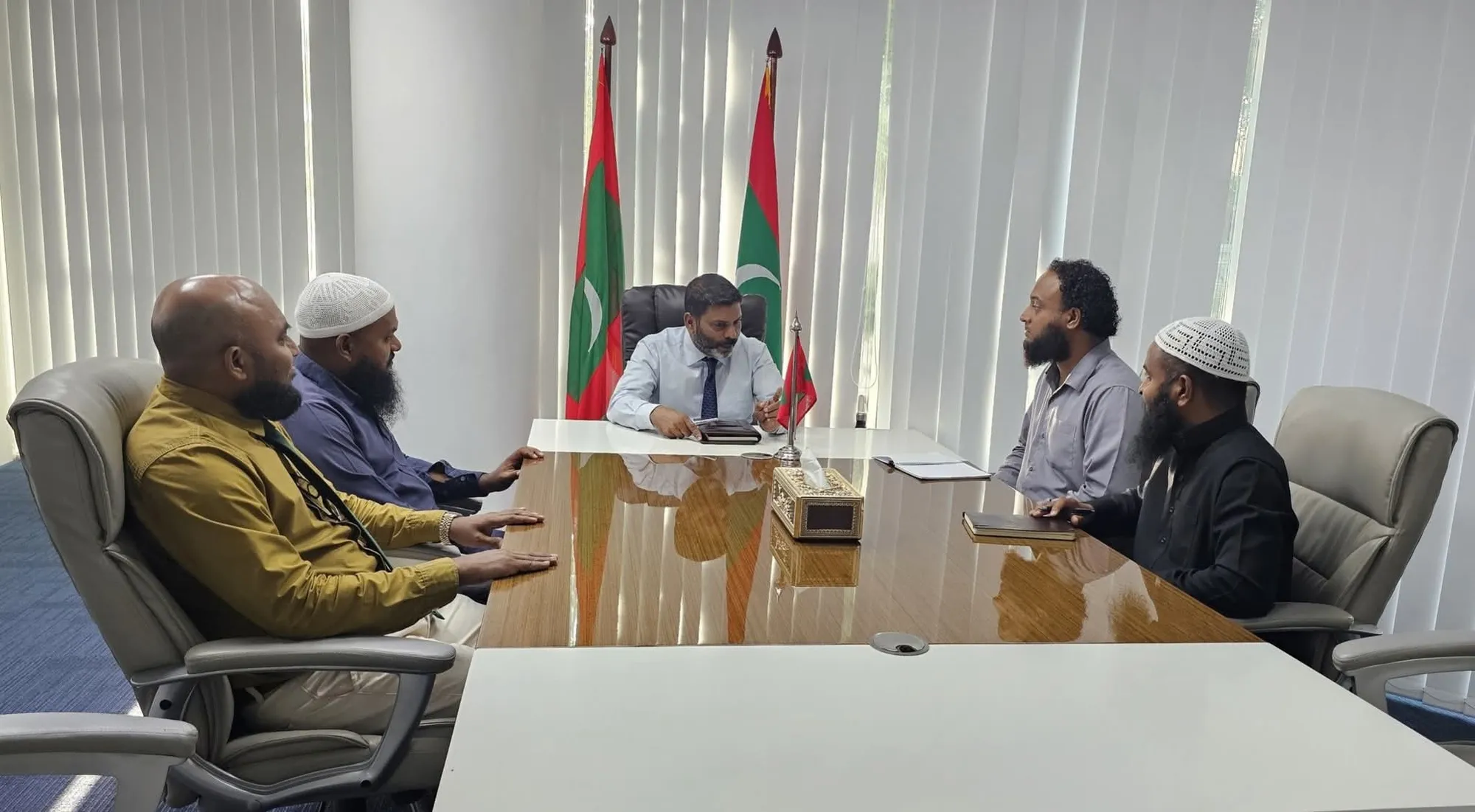 އިލްމުވެރީންެގެ ގުޅުމުން ވަޒީރު ރާފިއުއާ ބައްދަލު ކުރެއްވުން