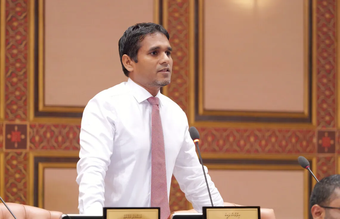ސަރުކާރާއި ހަވާލުވިއިރު ވެސް ފެނަކައިގެ ދަރަނި ބިލިއަނަކަށް އަރާފައިވާކަމަށް ބުނެ ހަދަނީ ދޮގު: އިލިޔާސް