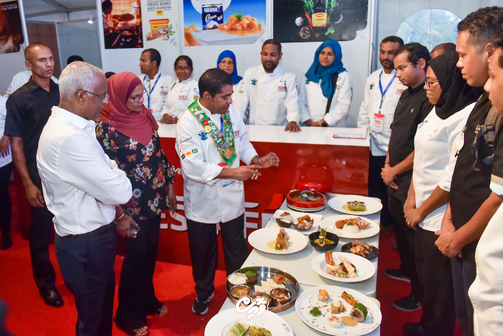 މާނޭ އަދި މަޒްރޮއީ ބިޔަރު ތަށި ހިފައިގެން ބަޔާންގެ ޓީމު ފޮޓޯ ނެގުމާއި ދެކޮޅު ހަދައިފި