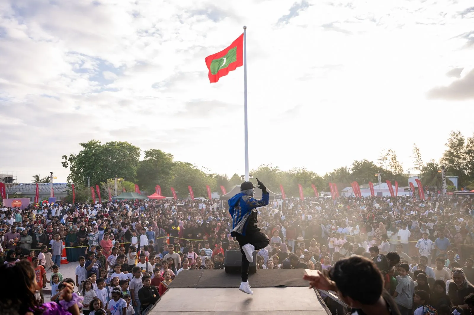 ބީއެމްއެލްއިން އައްޑޫ ސިޓީގައި ބޭއްވި ކާނިވަލަށް ބޮޑު ތަރުޙީބެއް