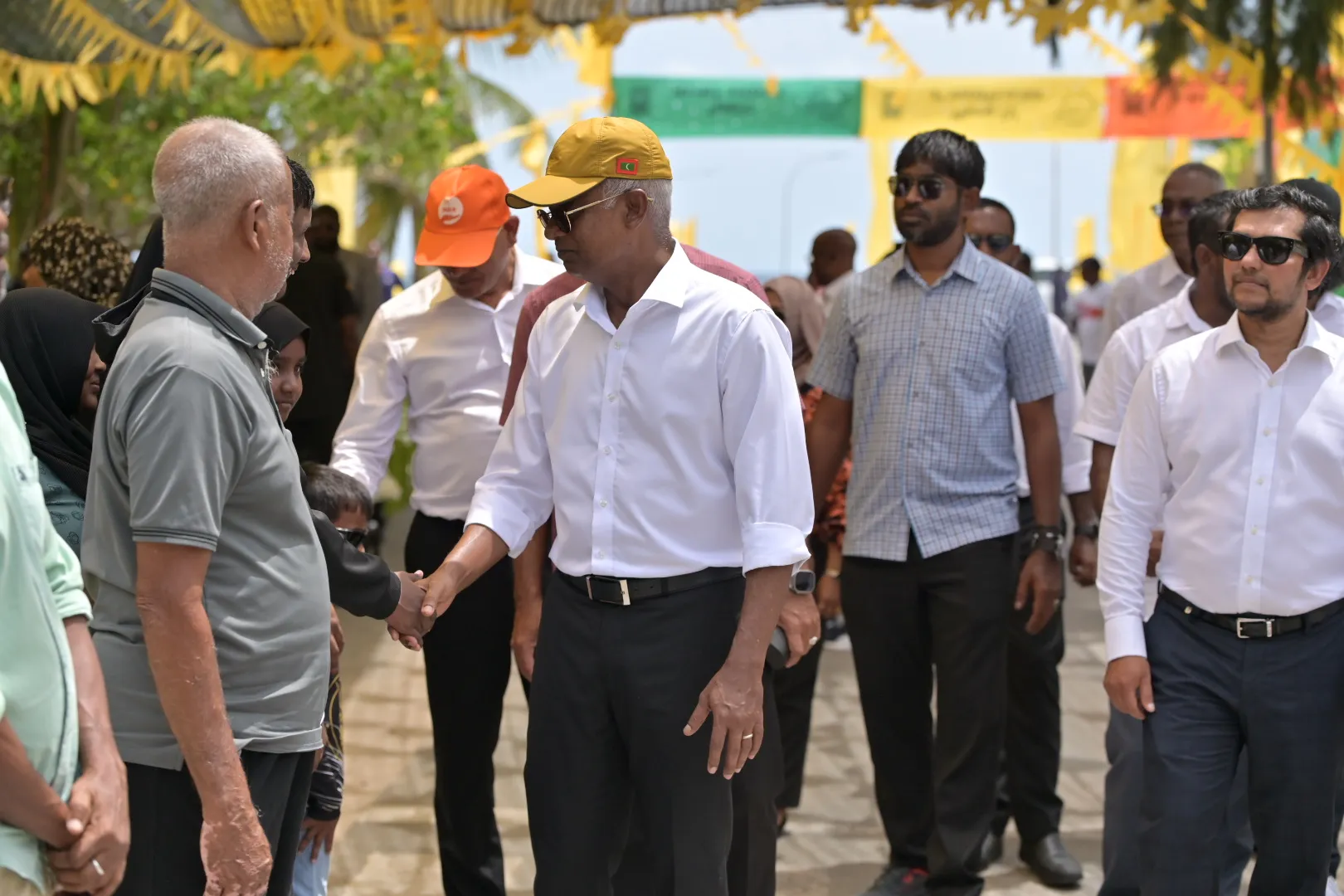 ފުނަދޫ ރައްޔިތުން ކީ މަރުޙަބާއިން ދޭހަވަނީ ރަށުގެ ތަރައްޤީއަށް ބޭނުންވެފައި ތިބި މިންވަރު: ރައީސް ޞާލިޙް