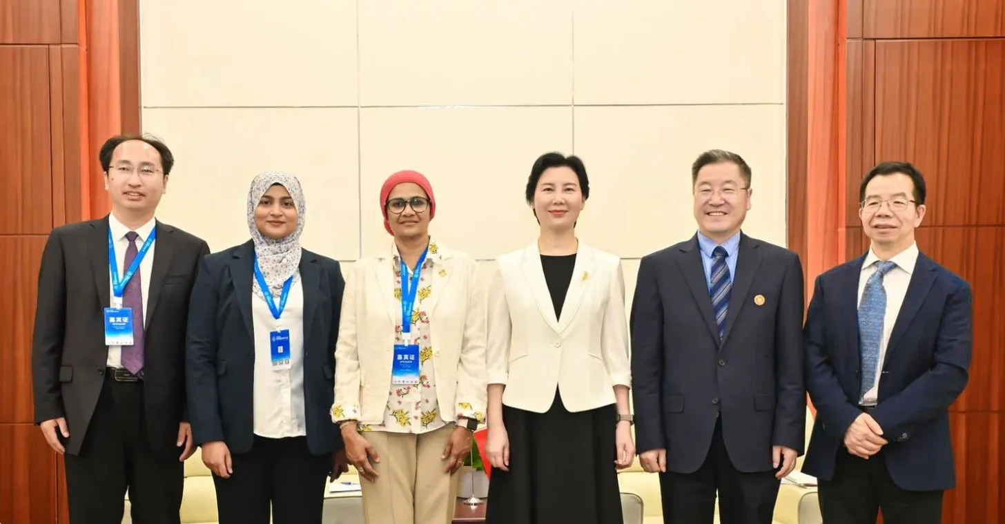 ބެއިޖިން ނޯމަލް ޔުނިވާސިޓީ ގައި ދިވެހިންނަށް ހުރި ފުރުސަތުތަކާއި މެދު މަޝްވަރާކޮށްފި