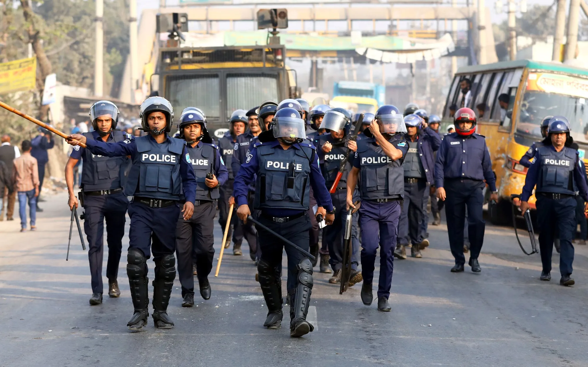 ބަންގާޅު ފުލުހުންތަކެއް ... ފޮޓޯ: ސިވިސަސް
