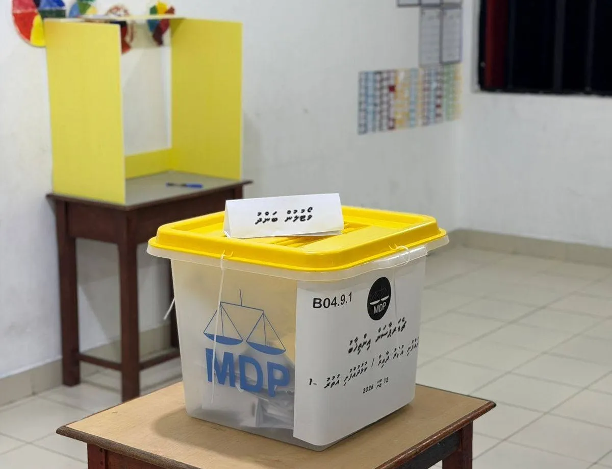 ރަތަފަންދޫ ފޮށިން މީކާއީލް ބޮޑުތަނުން ކުރީގައި