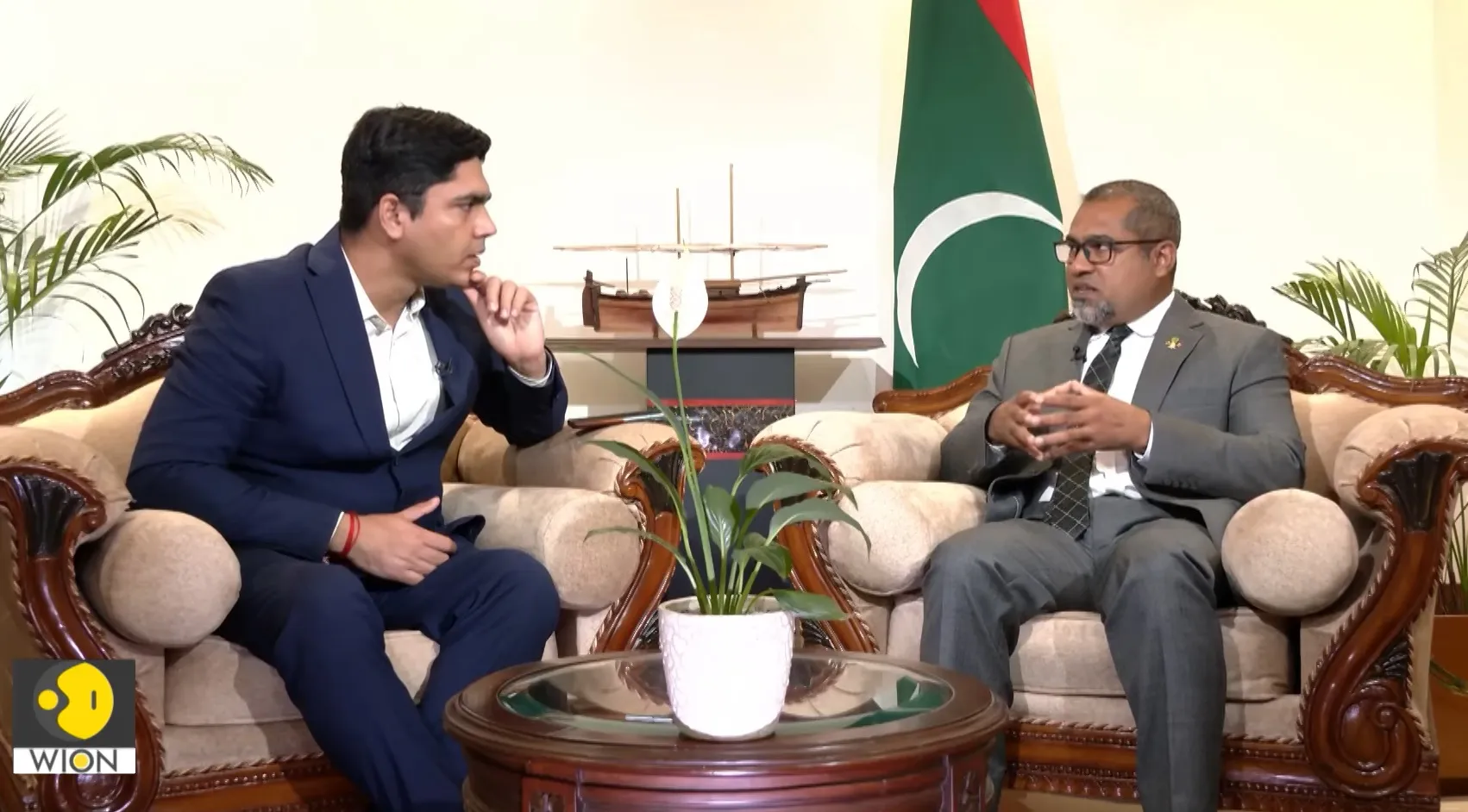 ހާރިޖީ ވަޒީރު ޑރ.ޢަބްދުﷲ ޚަލީލް ވިއޯންއަށް ބަސްދީގަތުން ދެއްވަނީ..