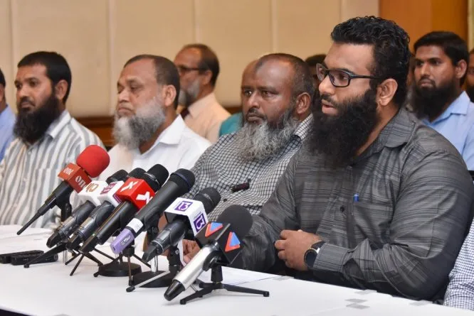 ފޯޅަވަހި މައްސަލައިގެ ކަން ބޮޑުވުން ތަކާއި އެކު ޢިލްމުވެރިންގެ ގުޅުމުން ސަރުކާރުގެ ވުޒާރާތަކަށް
