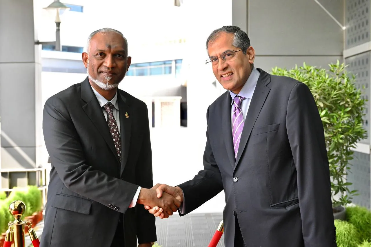 އިންޑިޔާއިން ރައީސް މުޢިއްޒަށް މަރުހަބާ ދެންނެވުން: ފޮޓޯ/ ރައީސް އޮފީސް