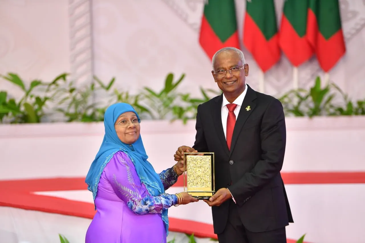 ދައުލަތަށް ދިގުމުއްދަތަކަށް ޚިދްމަތްކޮށްދެއްވި 148 ބޭފުޅަކަށް އިނާމު ދެއްވައިފި