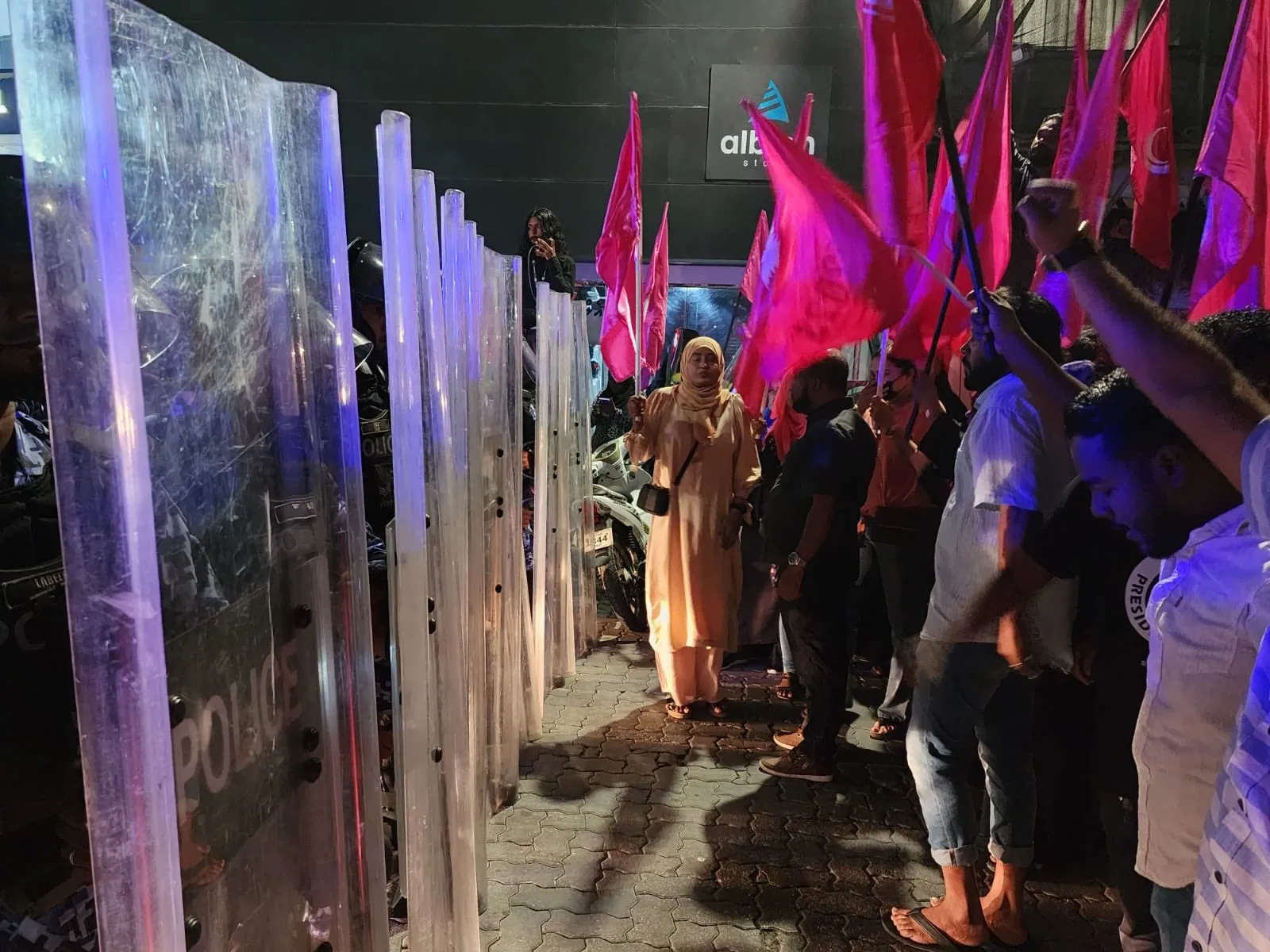 އަޑު ކަނޑުވާލާނެ ކަމުގެ އިންޒާރު ރައީސް ޞާލިހު ވަނީ ދެއްވާފައި: އިދިކޮޅު