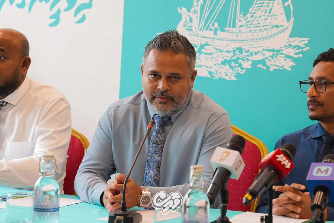 މިނިސްޓަރ ޝިޔާމް؛ ފޮޓޯ / ވޮއިސް