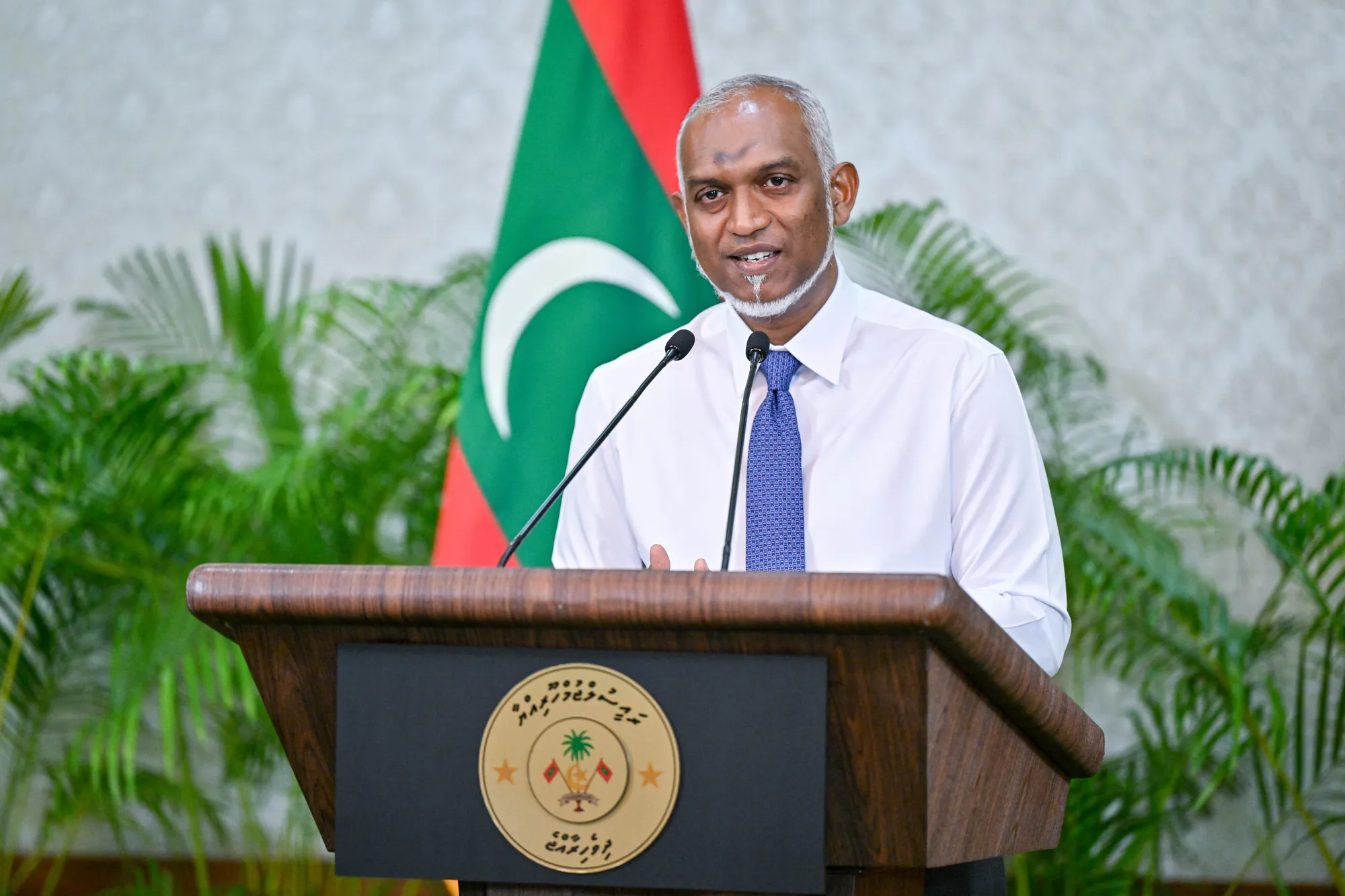 ރައީސުލްޖުމްހޫރިއްޔާ ޑރ. މުޙައްމަދު މުޢިއްޒު