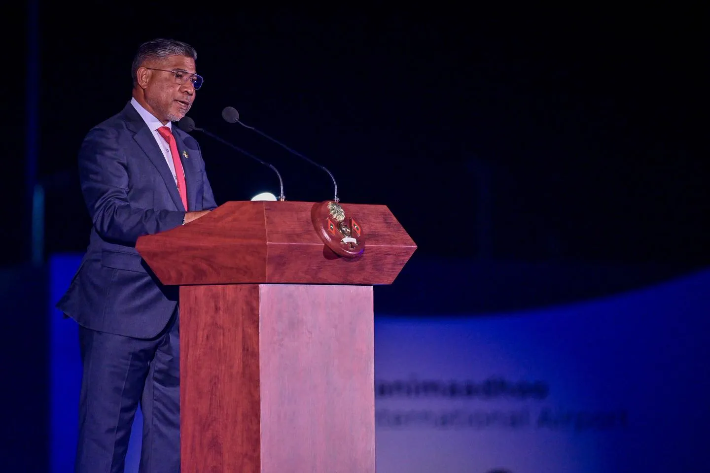 ކުރީ ސަރުކާރަށް ނިންމާލެވުނީ ހަނިމާދޫ އެއާޕޯޓްގެ 28 ޕަސެންޓް، 72 ޕަސެންޓް ނިންމީ މި ސަރުކާރުން: ޝަރީފް