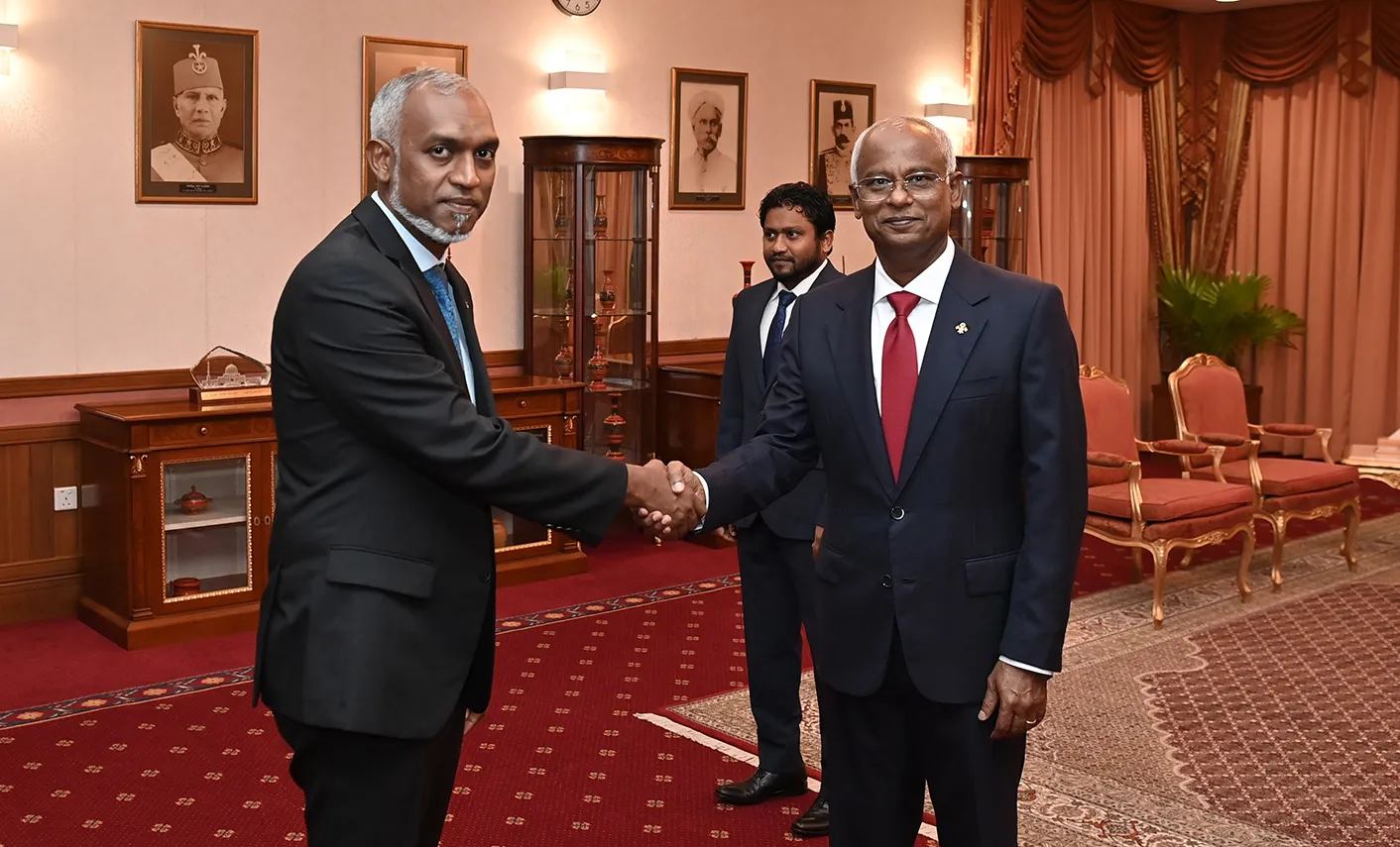އިތުރުފުޅު ހައްދަވަނީ ރައީސް ސާލިހްތަ ނޫނީ ރައީސް މުޢިއްޒުތަ؟