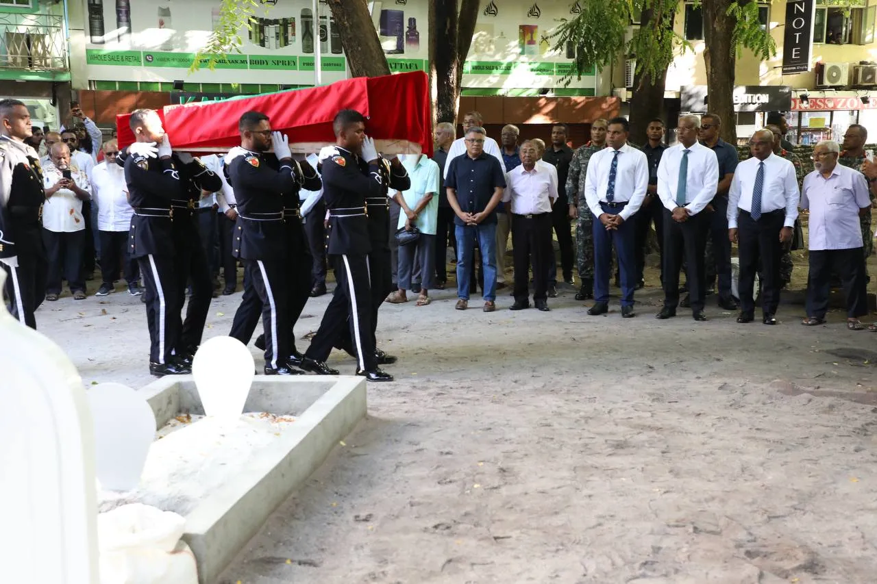 އަބްދުﷲ ޖަމީލް ރަސްމީ އިއްޒަތުގައި ފަސްދާނުލައިފި