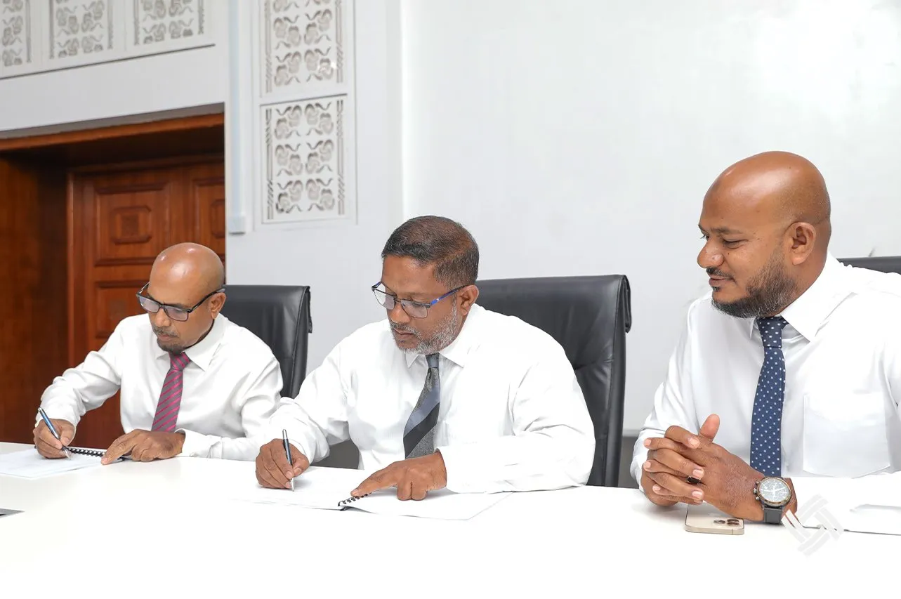 ހއ. މުރައިދޫ އަދި ބާރަށުގެ މަގުތައް ޒަމާނީ ފެންވަރަށް ތަރައްޤީކުރުމަށް އާރް.ޑީ.ސީ އާ ހަވާލުކޮށްފި
