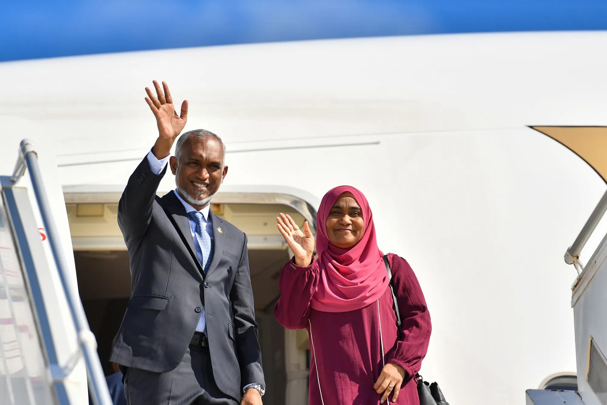 ރައީސް ޑރ.މުހައްމަދު މުއިއްޒު އަދި އަނބިކަބަލުން ސާޖިދާ މުހައްމަދު-- ފޮޓޯ: ރައީސް އޮފީސް