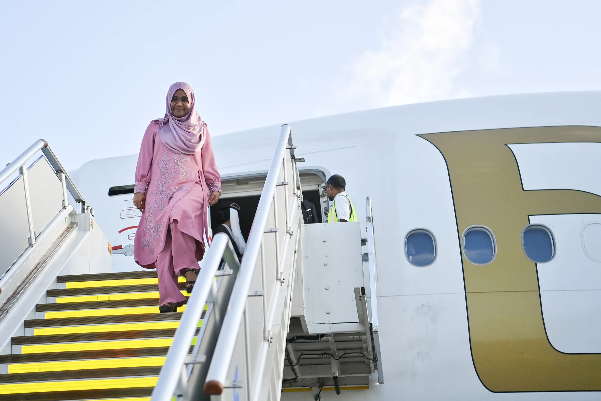 ދުބައި ދަތުރުފުޅު ނިންމަވާލައްވައި މެޑަމް ސާޖިދާ މާލެ ވަޑައިގެންފި