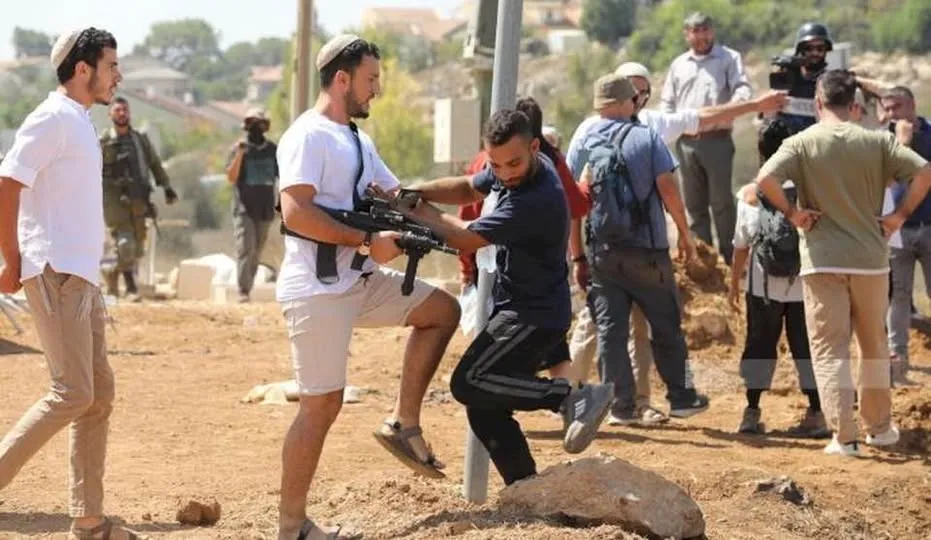 ހުޅަނގު އައްސޭރިން 800 ވުރެ ގިނަ ފަލަސްޠީނު އާއިލާ ގެދޮރުން ނެރެލައިފި