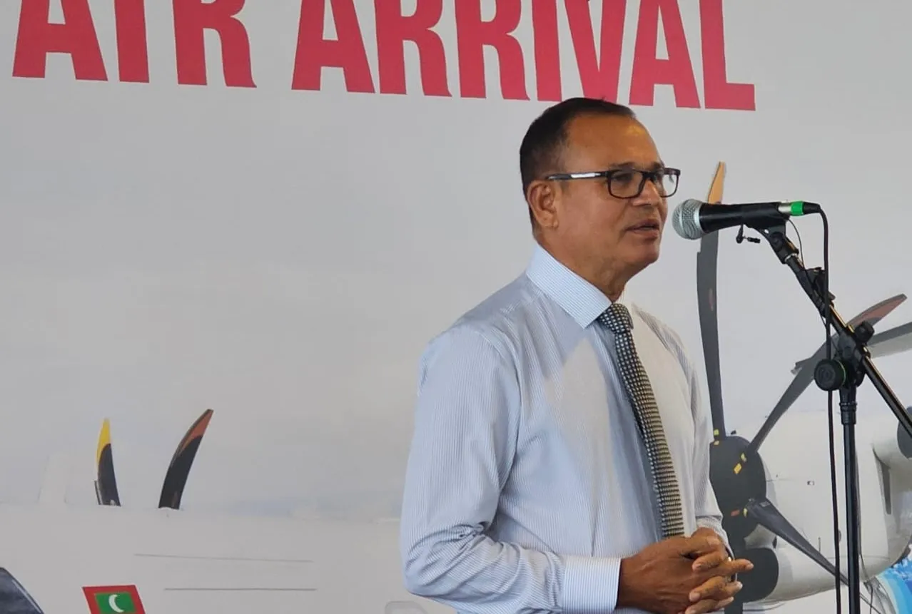 މޯލްޑިވިއަންގެ ފްލީޓަށް އިތުރު އޭޓީއާރު ބޯޓެއް ގަނަައުން ފާހަގަކުރުމަށްޓަކައި ވެލާނާ އިންޓަރނޭޝަނަލް އެއަރޕޯޓުގައި ބޭއްވި ހާއްސަ ރަސްމިއްޔާތުގައި ވަޒީރު ޝަރީފް ވާހަކަ ދައްކަވަނީ: ފޮޓޯ/ މޯލްޑިވިއަން