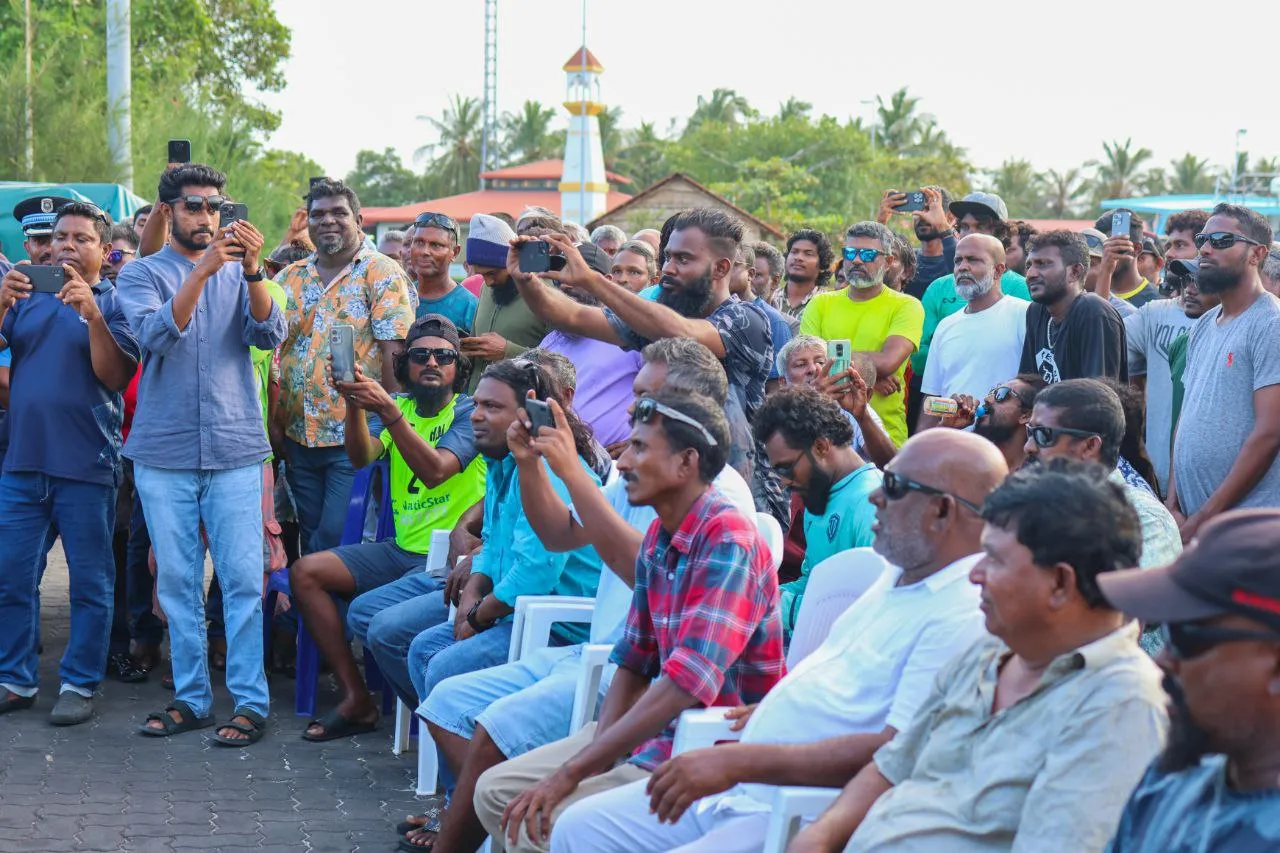 މުޒާހަރާކޮށް ކޫއްޑޫ މަސް ފެކްޓަރީ ހުއްޓުވުމުން، މަސް ނުކިރި މަސްވެރިންނަށް ބޮޑު ގެއްލުމެއް!
