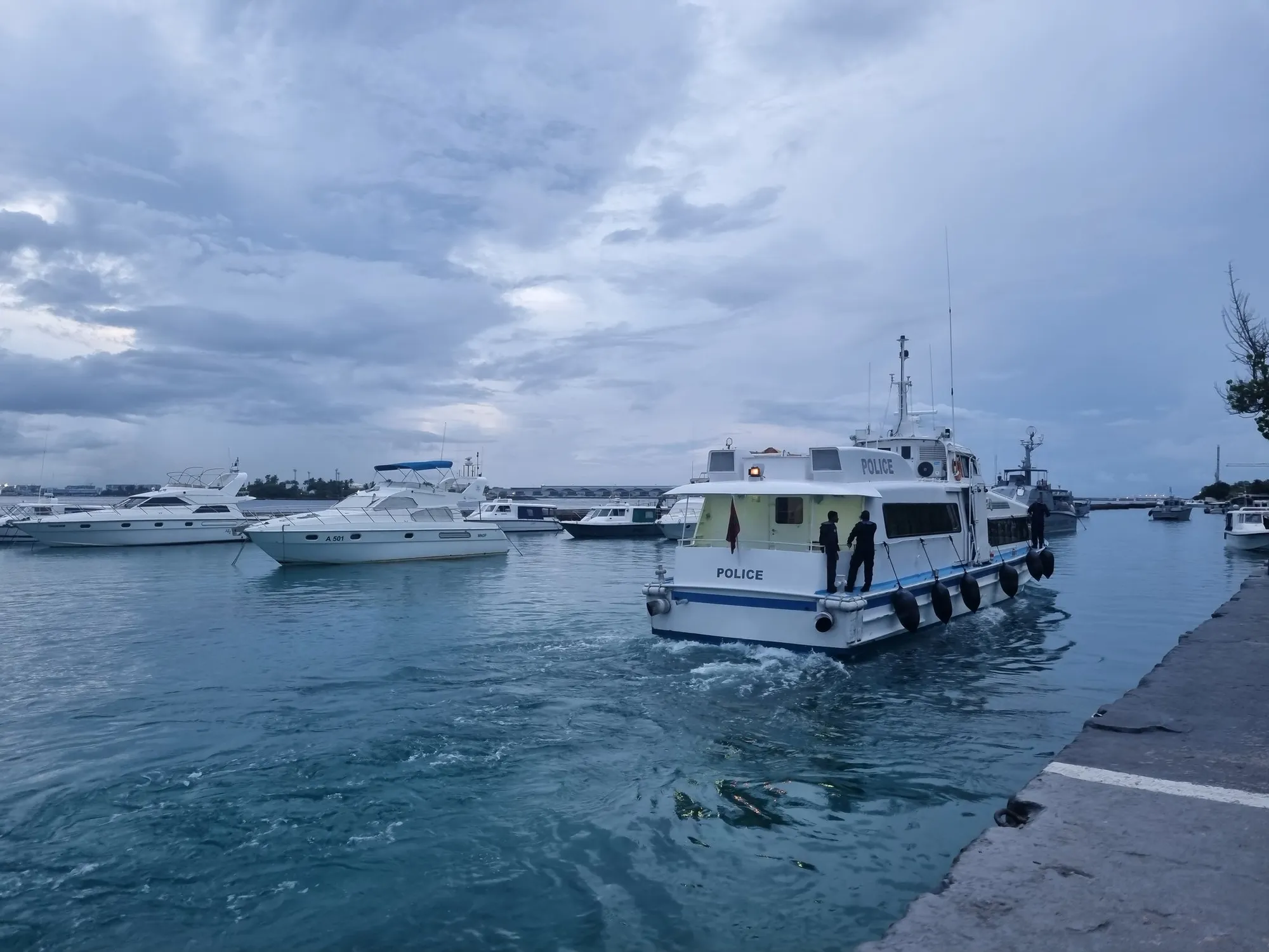 އިންތިޚާބުގެ ދެވަނަ ބުރަށް ބޭނުންވާ ވޯޓު ކަރުދާހާއި ފޮށިތައް ރަށްރަށަށް ފޮނުވަން ފަށައިފި