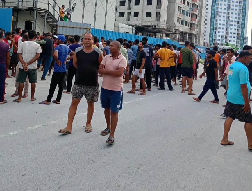 މި ސަރުކާރުގެ ފުލެޓް އަޅާ ކުންފުނީގެ މުވައްޒަފުން އަނެއްކާވެސް ހަޅުތާލަށް!