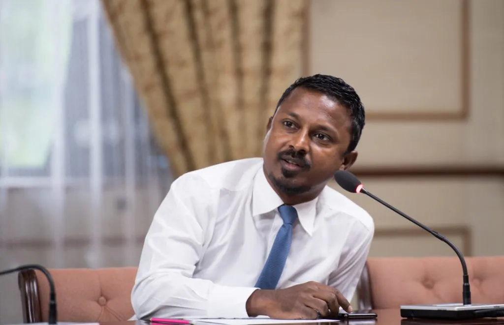 ފުއްގިރި މައްސަލައިގަ ރައީސް ޔާމީން ޖަލުގަ, ތުހުމަތު ކުރެވޭ ކުންފުނިތަކުގެ އިސްވެރިން ކެމްޕެއިންގަ: އުޝާމް