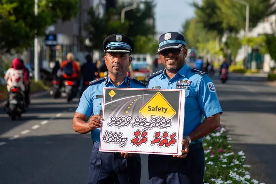 ހުޅުމާލެ ދެވަނަ ފިޔަވަހީގެ ނިރޮޅު މަގުގައި މަގުމަތީގެ ރައްކާތެރިކަމާ ގުޅޭ ގޮތުން ހޭލުންތެރިކުރުވުމުގެ ސައިލެންޓް ކެމްޕެއިންގެ ތެރެއިން
ފޮޓޯ: ދިވެހި ފުލުހުން