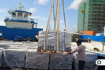 މަހިބަދޫ މަގުހެދުމުގެ މަސައްކަތަށް ބޭނުންވާ ސާމާނު އެރަށަށް ގެންދިއުމުގެ މަސައްކަތް އާރުޑީސީން ކުރިއަށް ގެންދަނީ: ފޮޓޯ/ އާރުޑީސީ