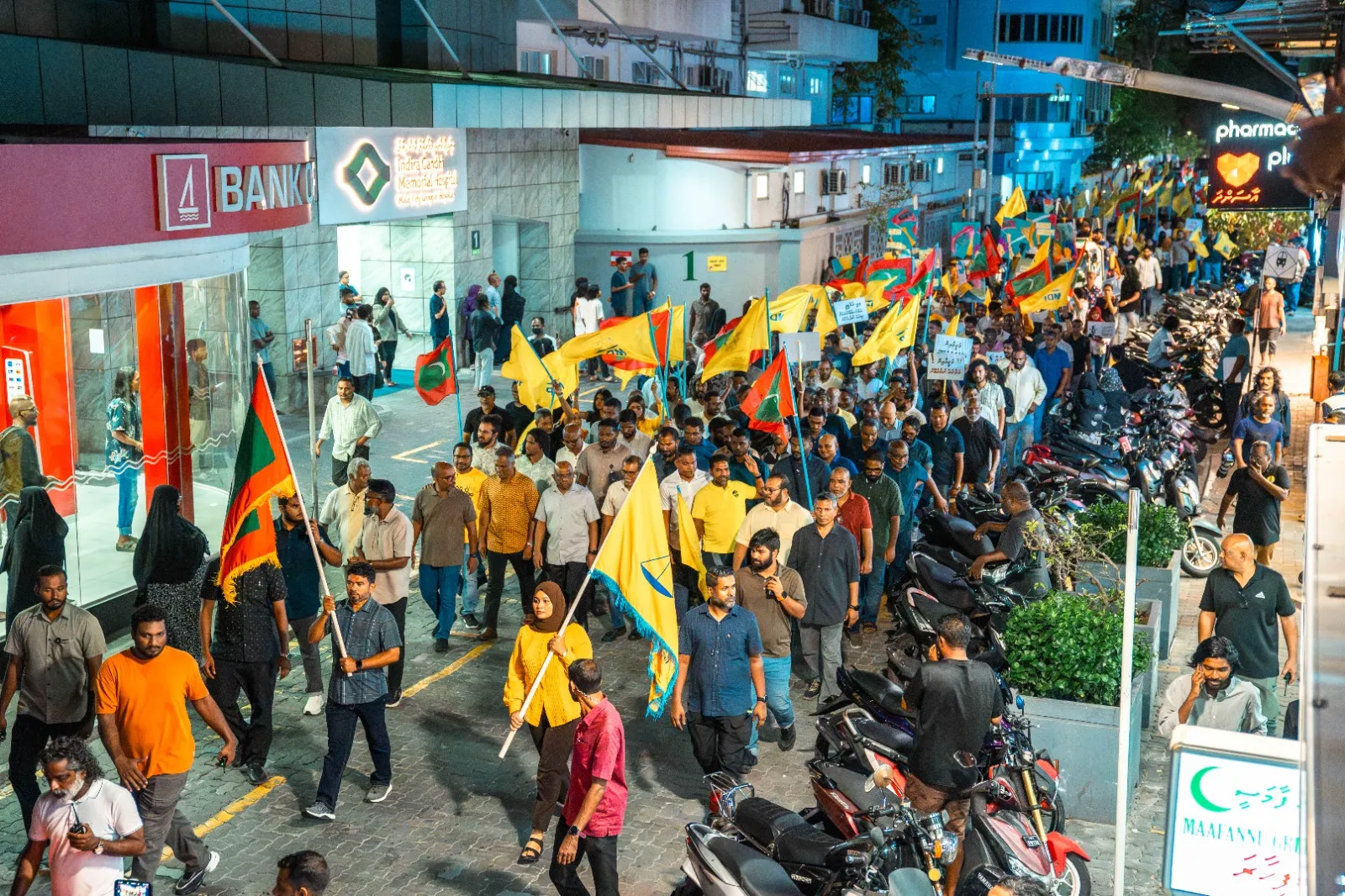އެމްޑީޕީ މެމްބަރުން ހަރަކާތެއްގައި.. ފޮޓޯ: ވޮއިސް