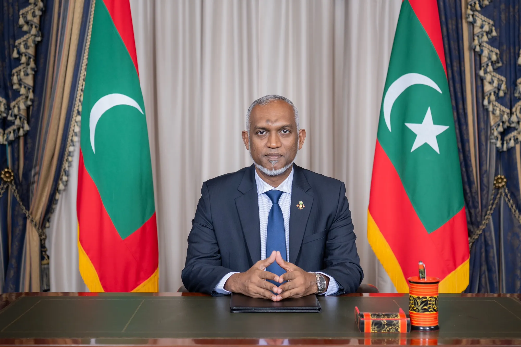 ރައީސުލްޖުމްހޫރިއްޔާ ޑރ. މުޙައްމަދު މުޢިއްޒު