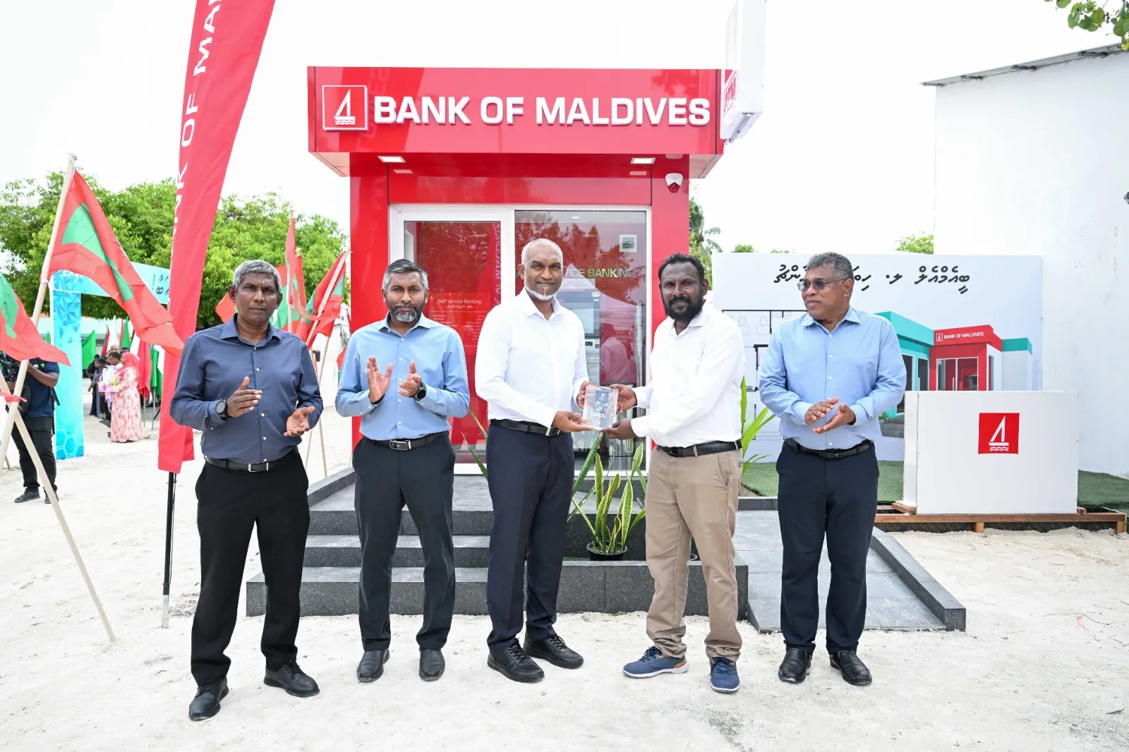 ލާމުގެ ހުރިހާ ރަށެއްގައި އޭޓީއެމްގެ ހިދުމަތް ފަށަނީ