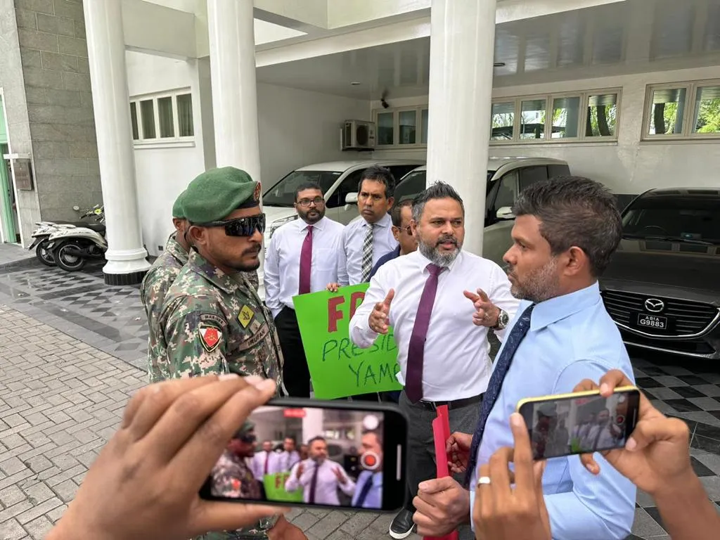 ރައީސް ޔާމީނަށް އަނިޔާ ކުރާ ކަމަށް ބުނެ އިދިކޮޅު ލީޑަރޝިޕް ރައީސް އޮފީހަށް
