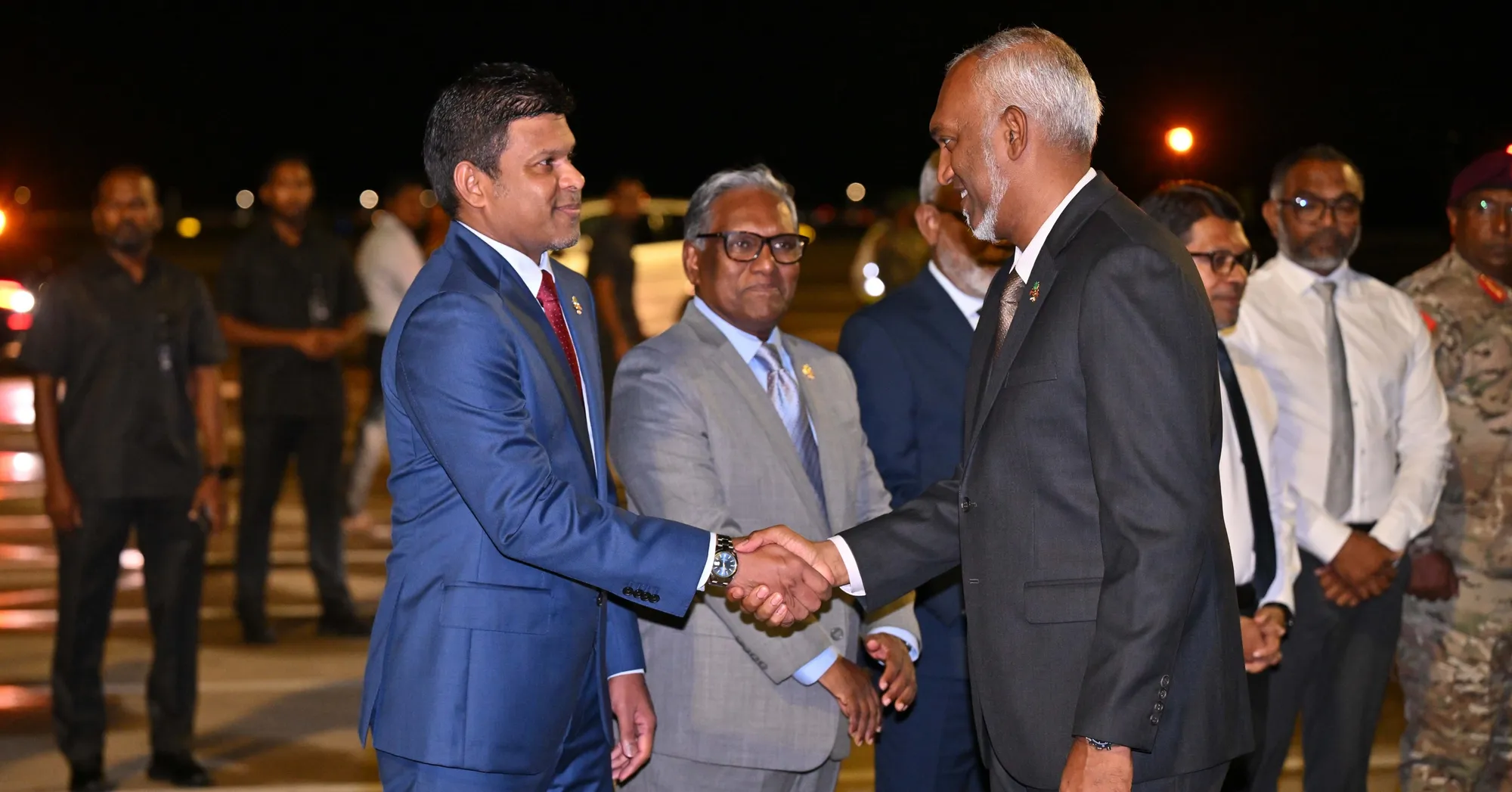 ރައީސް އެއާޕޯޓުގައި - ފޮޓޯ: ރައީސް އޮފީސް