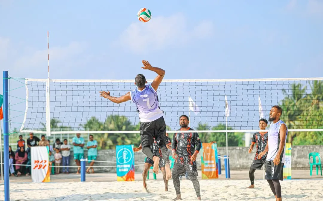 ފަސޭހަކަމާއެކު ސީދާ ދެ ސެޓުން ވީބީ ސްޕައިކާސް ބަލިކޮށް ކްލަމްސީ ގުރޫޕްގެ އެއްވަނައަށް