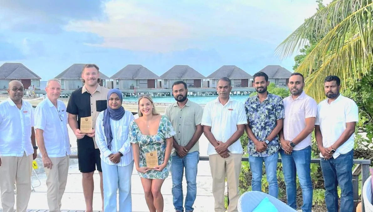 ގެނބެމުންދިޔަ ދިވެއްސަކު ސަލާމަތްކޮށްދިން 2 ފަތުރުވެރިންގެ އަގު ވަޒަން ކުރުން-- ފޮޓޯ: ޕޮލިސް