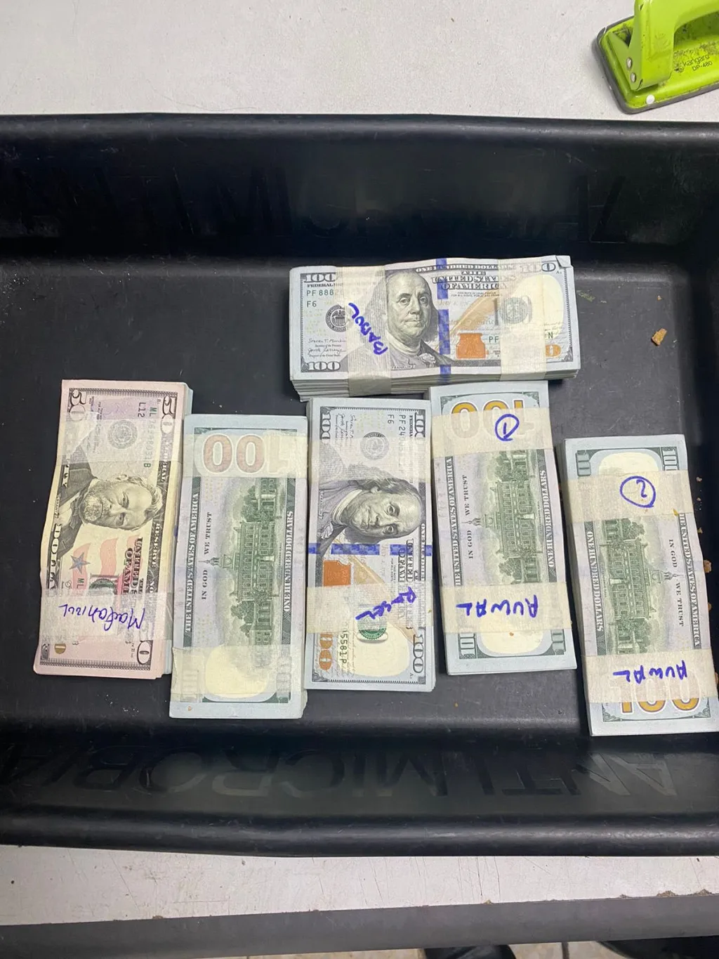 ރާއްޖެއިން ބޭރު ކުރަން އުޅުނު ޑޮލަރު