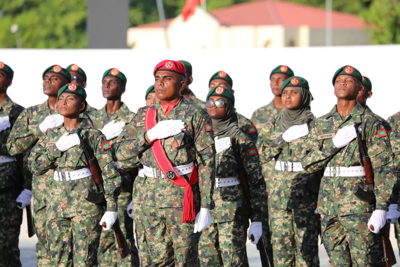 ޒުވާން ސިފައިންނަށް ރައީސުލްޖުމްހޫރިއްޔާގެ ހޫނު މަރުޙަބާއެއް: ޤައުމީ ޚިދުމަތުގައި ސާބިތުވެ ތިބުމަށް އިލްތިމާސްކުރައްވައިފި