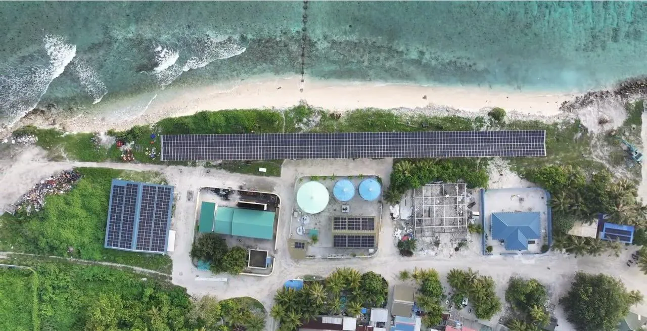 ރ. އިންނަމާދުގައި ސޯލާ ޕީވީ ބެހެއްޓުމުގެ މަސައްކަތް ކުރިއަށް