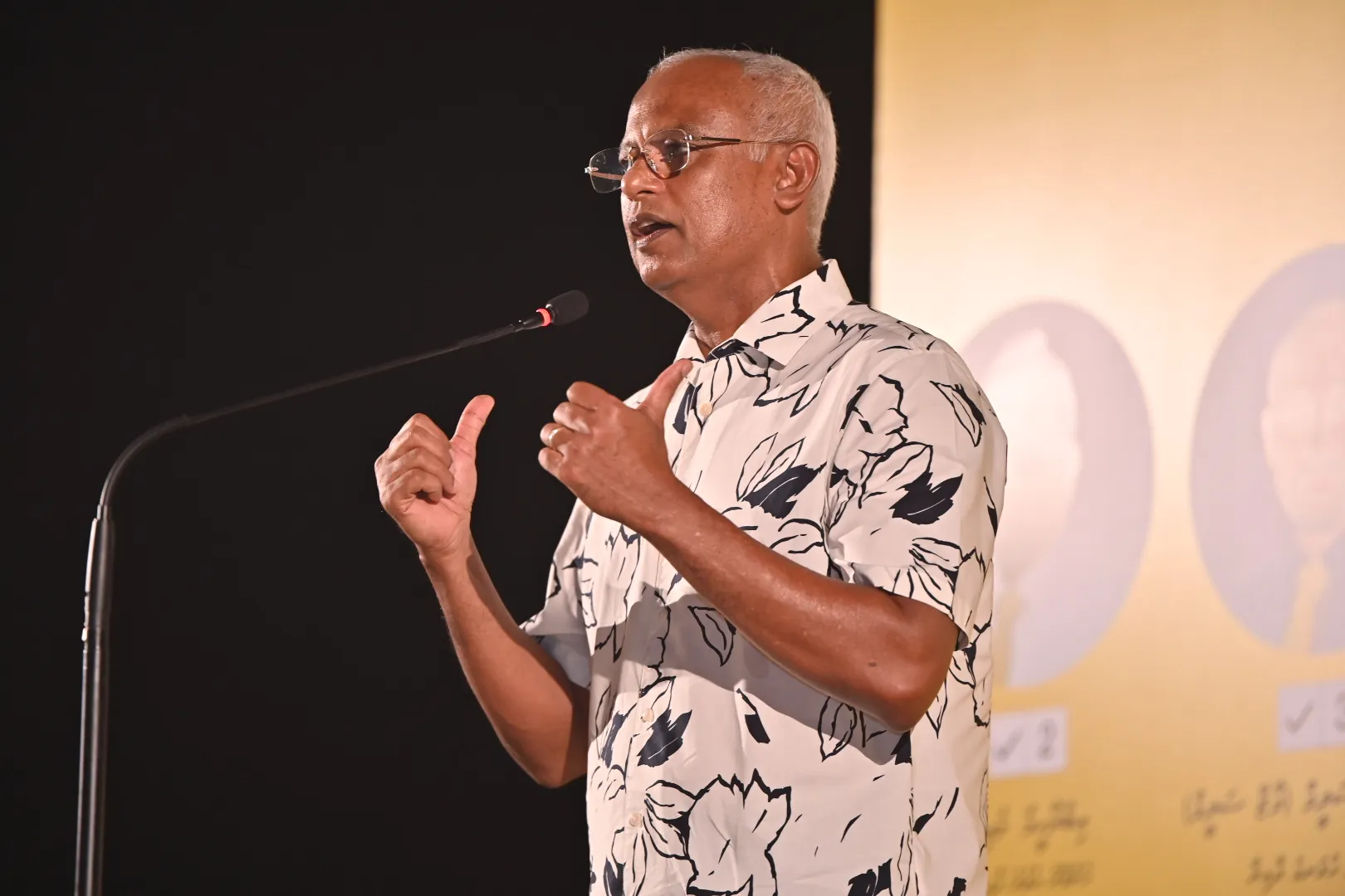 ރޭގެ ޖަލްސާގައި ކުރީގެ ރައީސް ޞާލިހު ވާހަކަ ދައްކަވަނީ- ފޮޓޯ/ އެމްޑީޕީ