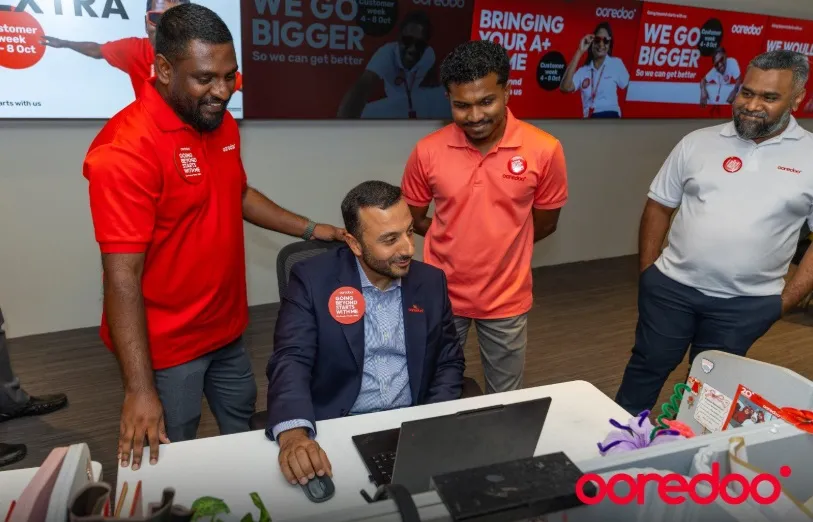 އުރީދޫގެ ސީއީއޯ ކަސްޓަމަރުންގެ ސުވާލުތަކަށް ޖަވާބު ދެއްވަނީ -- ފޮޓޯ: އުރީދޫ
