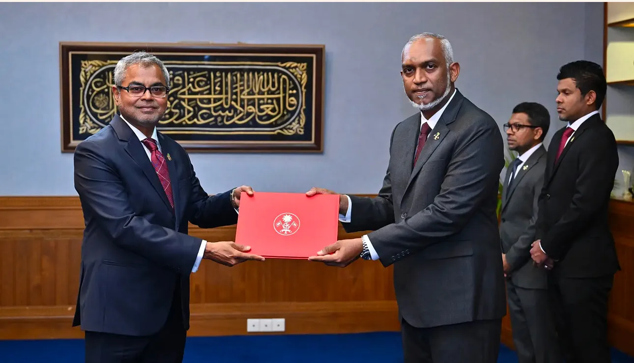ވަޒީރު ޠާރިގު މަގާމަށް އައްޔަނު ކުރެއްވުން: ފޮަޓޯ/ ރައީސް އޮފީސް
